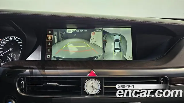 Genesis G90 2018 thumb 12