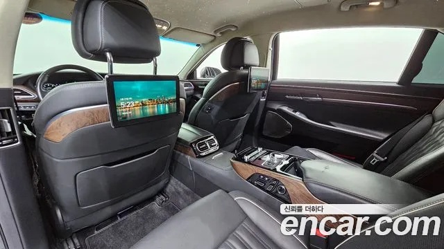 Genesis G90 2018 thumb 4