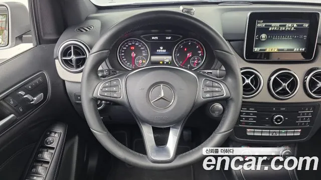 Mercedes-Benz B-Class 2015 thumb 7