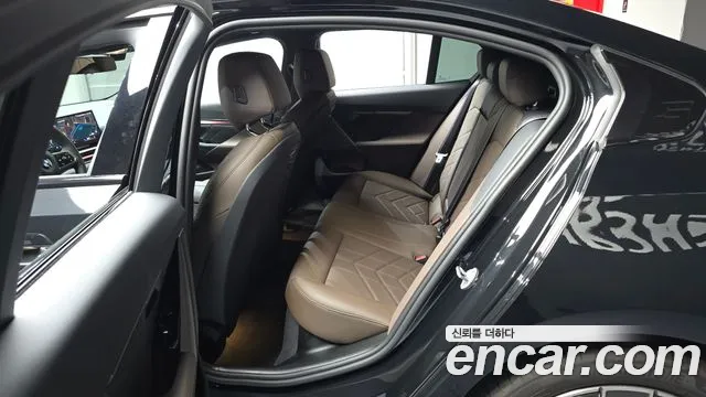 BMW 5 серии 2025 thumb 2