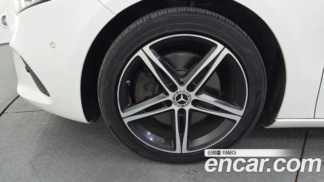 Mercedes-Benz A-Class 2020 thumb 5