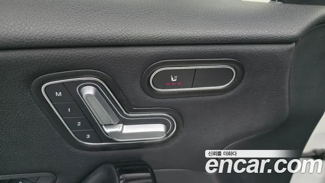 Mercedes-Benz A-Class 2020 thumb 3
