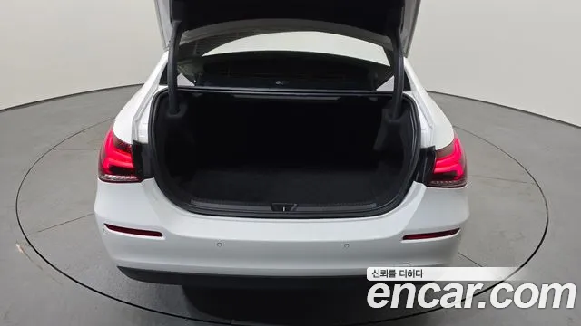 Mercedes-Benz A-Class 2020 thumb 4