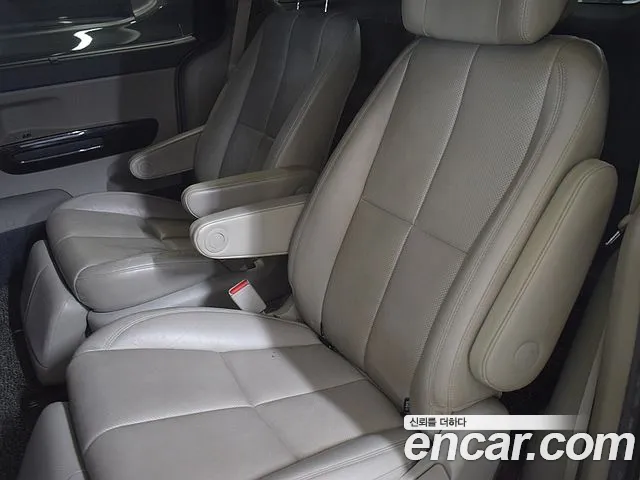 Kia Carnival 2015 thumb 7