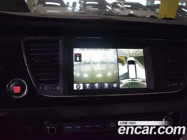 Kia Carnival 2015 thumb 10