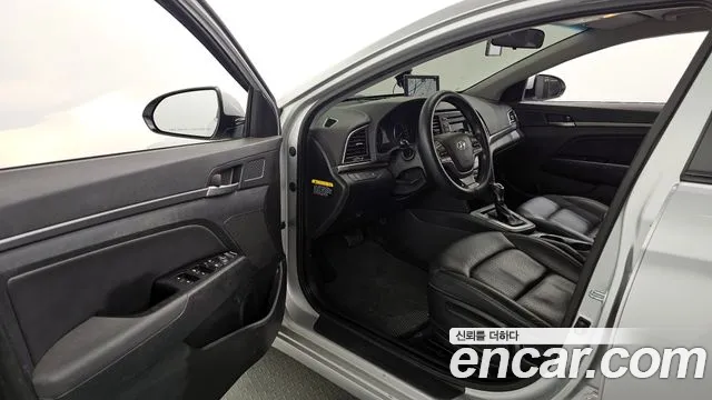 Hyundai Avante 2015 thumb 3