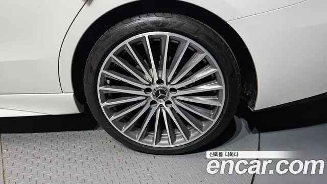 Mercedes-Benz C-Class 2023 thumb 12