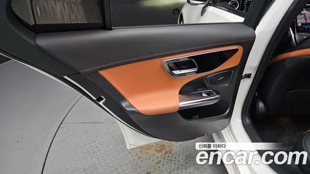 Mercedes-Benz C-Class 2023 thumb 9