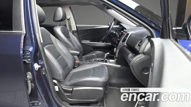 KGM Tivoli 2015 thumb 9