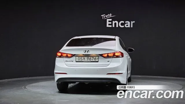 Hyundai Avante 2017 thumb 10