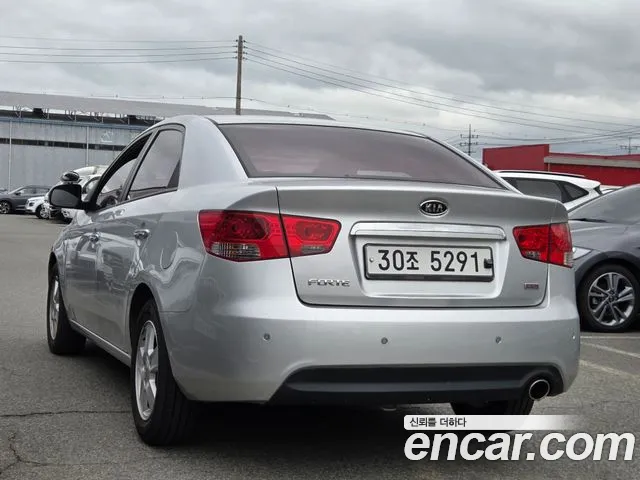 Kia Forte 2011 thumb 10