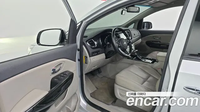 Kia Carnival 2019 thumb 10