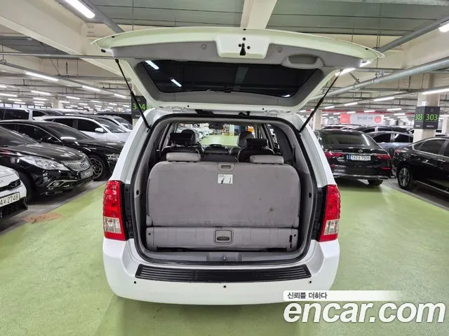 Kia Canival 2012 thumb 8