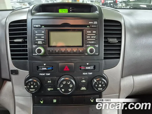 Kia Canival 2012 thumb 10
