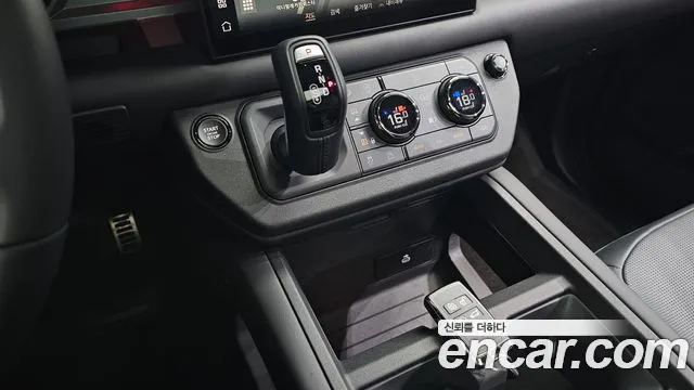 Land Rover Defender 2025 thumb 10