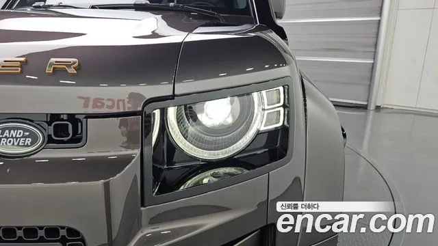 Land Rover Defender 2025 thumb 9