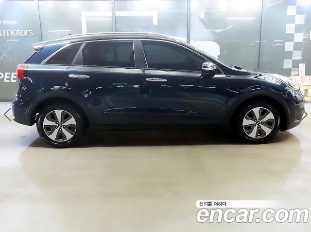 Kia Niro 2016 thumb 8
