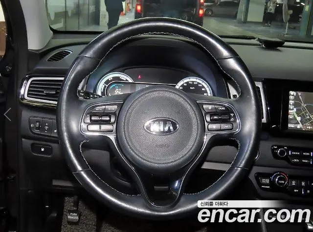 Kia Niro 2016 thumb 10