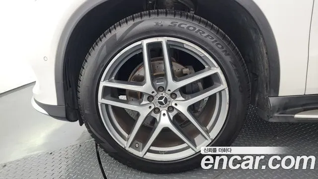 Mercedes-Benz GLE-Класс 2017 thumb 10