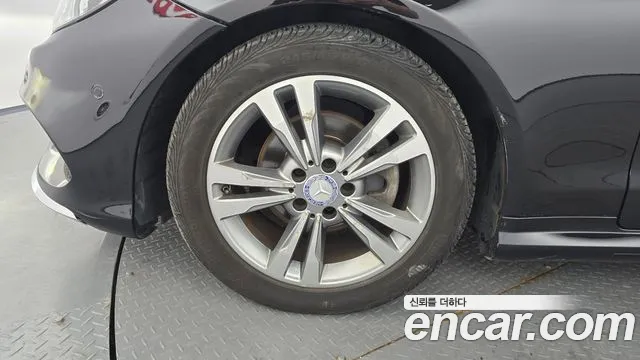 Mercedes-Benz E-Class 2015 thumb 4