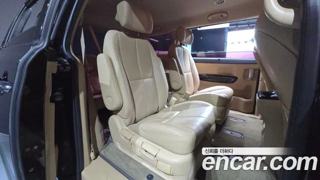 Kia Carnival 2018 thumb 4