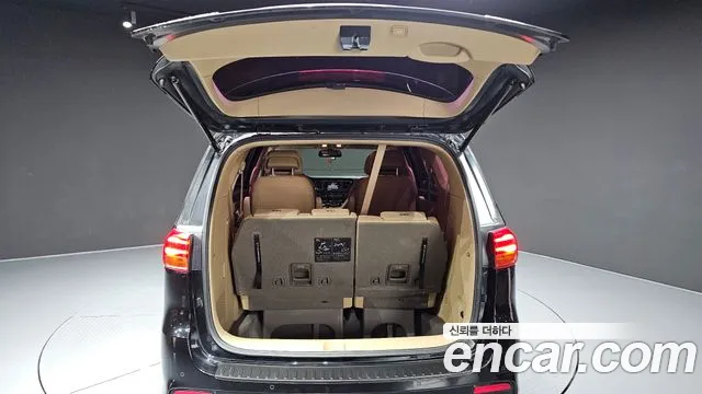 Kia Carnival 2018 thumb 2