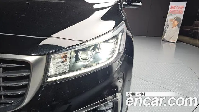 Kia Carnival 2018 thumb 11