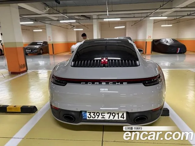 Porsche 911 2020 thumb 2