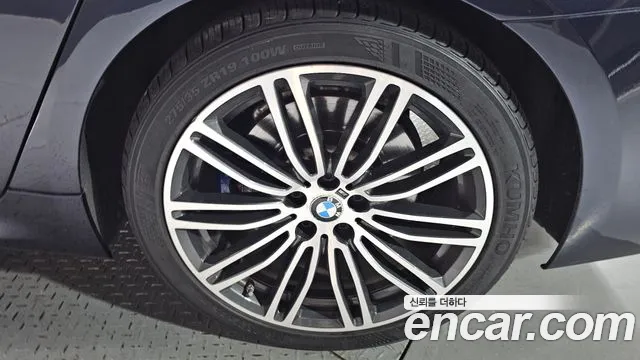 BMW 5 серии 2019 thumb 4