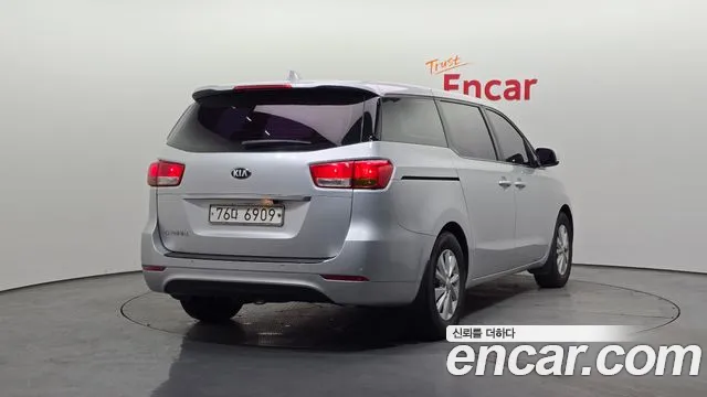 Kia Carnival 2017 thumb 12
