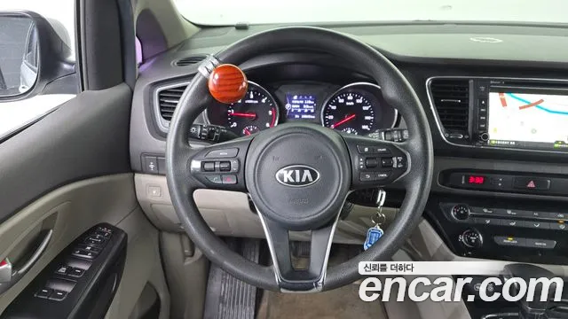 Kia Carnival 2017 thumb 2