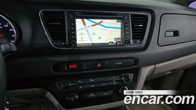 Kia Carnival 2017 thumb 8