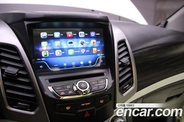 KGM Korando 2014 thumb 10