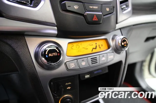 KGM Korando 2014 thumb 9
