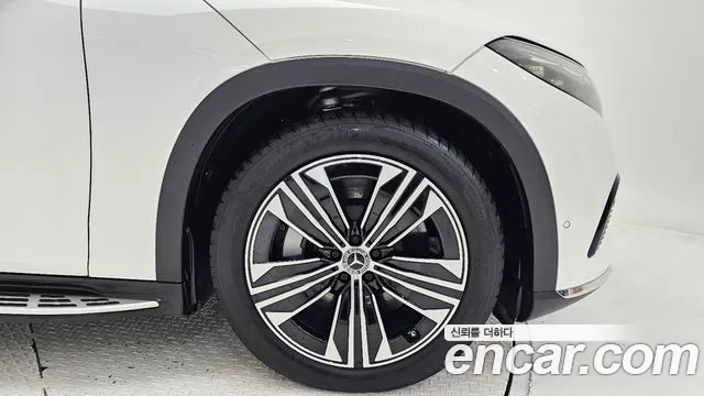 Mercedes-Benz EQS SUV 2024 thumb 4