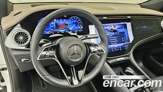 Mercedes-Benz EQS SUV 2024 thumb 5