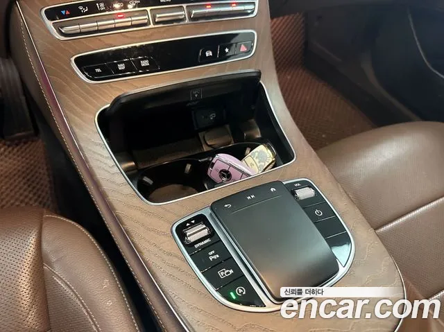 Mercedes-Benz E-Class 2021 thumb 5