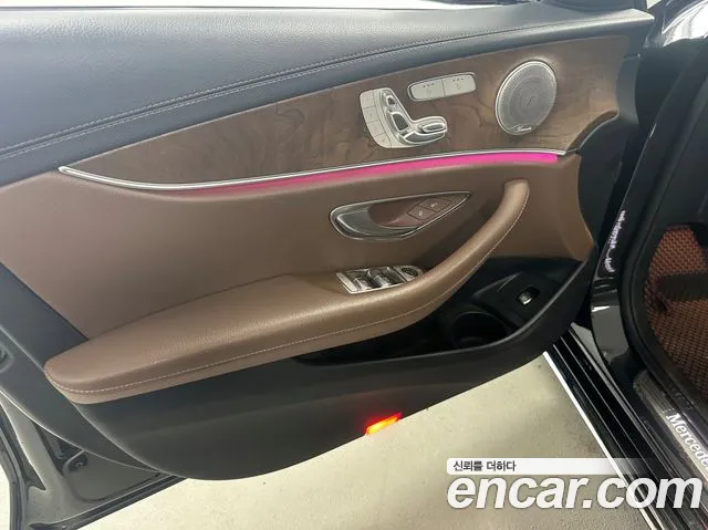 Mercedes-Benz E-Class 2021 thumb 10