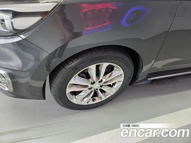 Kia Carnival 2015 thumb 3