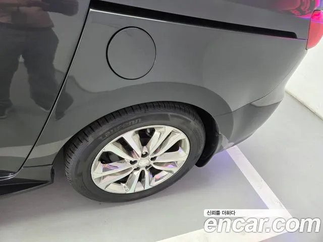 Kia Carnival 2015 thumb 8