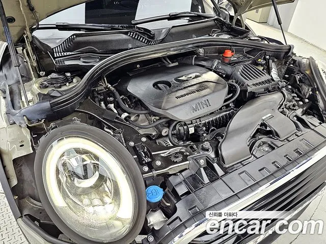 Mini Cooper Clubman 2018 thumb 9