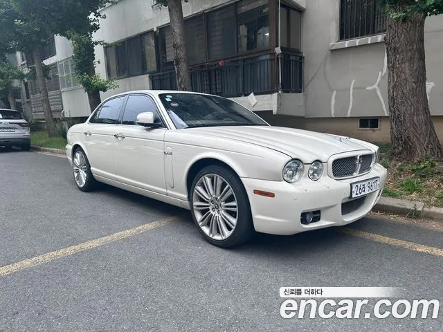 Jaguar XJ 2008 thumb 10