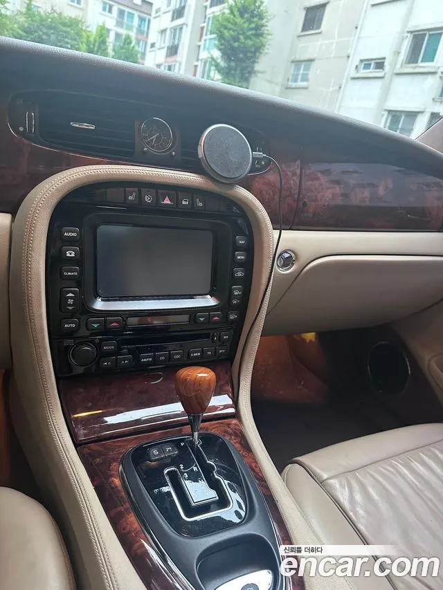 Jaguar XJ 2008 thumb 11