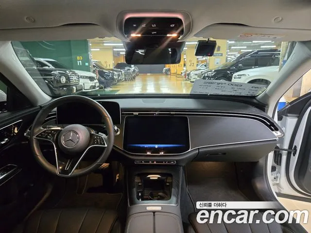 Mercedes-Benz E-Class 2025 thumb 12