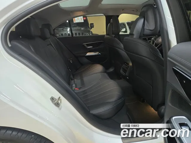 Mercedes-Benz E-Class 2025 thumb 2