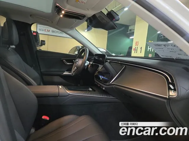 Mercedes-Benz E-Class 2025 thumb 8