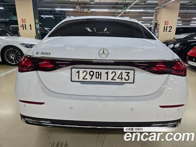Mercedes-Benz E-Class 2025 thumb 5