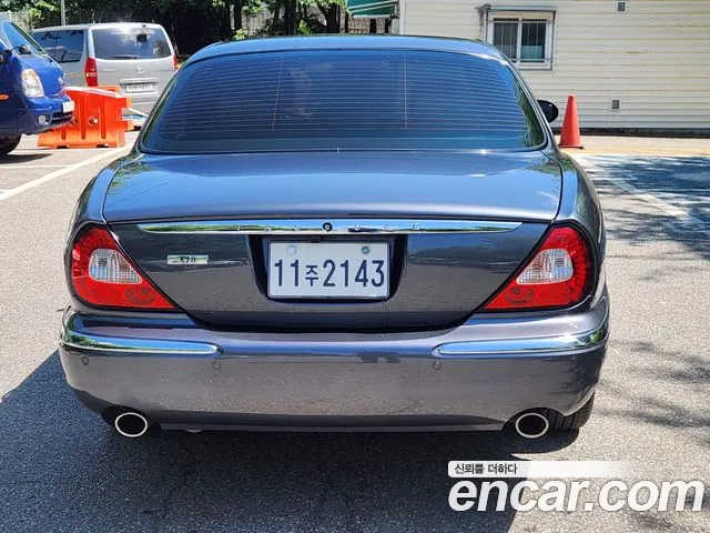 Jaguar XJ-8 2005 thumb 11