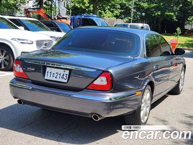 Jaguar XJ-8 2005 thumb 7
