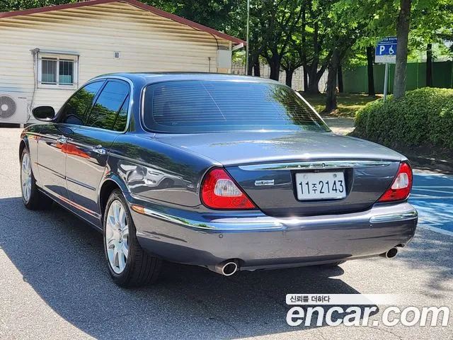 Jaguar XJ-8 2005 thumb 12